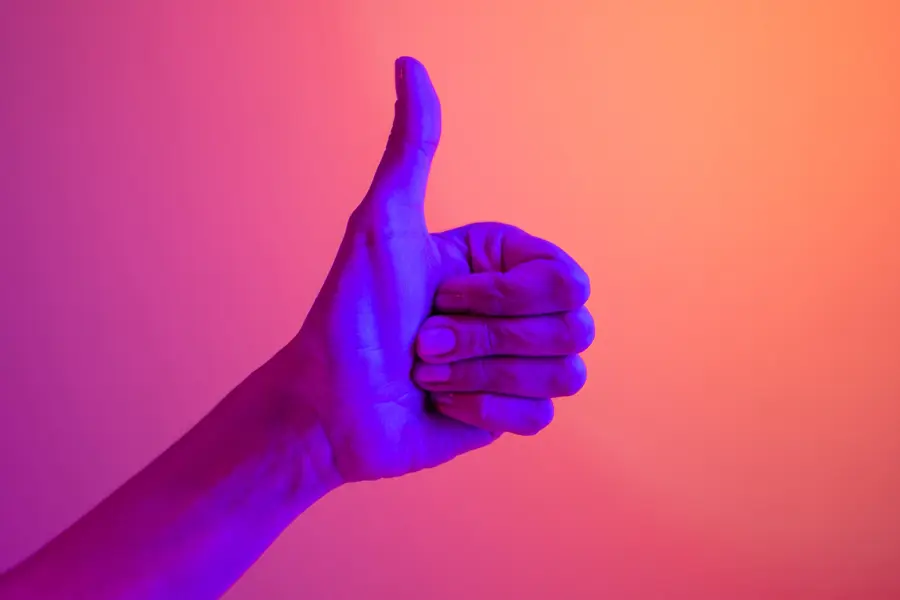 hand giving thumbs up
