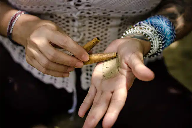 Woman holding kuripe and snuff