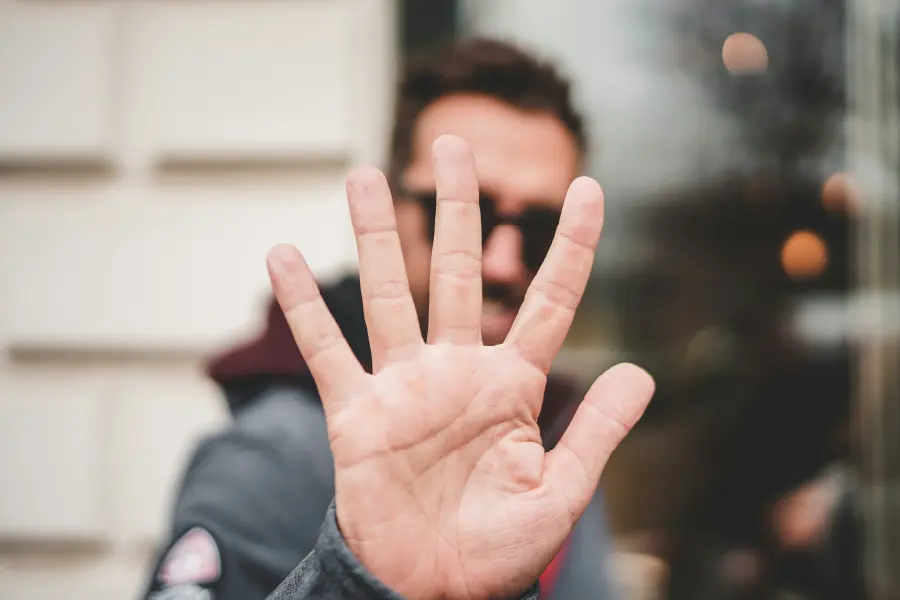 Image Depicting Person with 5 Fingers Extended